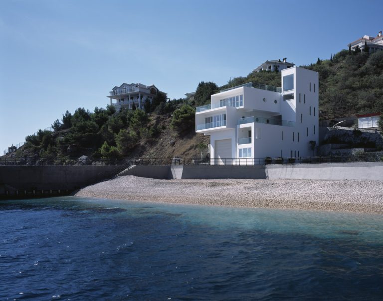 astonishing yacht house by robin monotti architects 9869e96