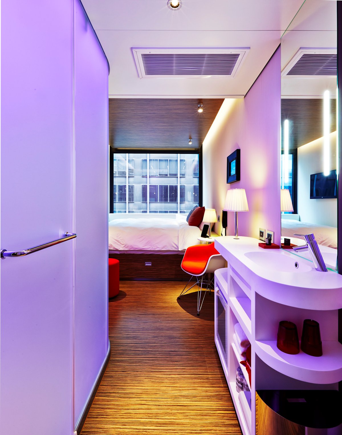 citizenM Opened A Superb Hotel In Times Square, New York citizenm opened a superb hotel in times square new york 6d59466