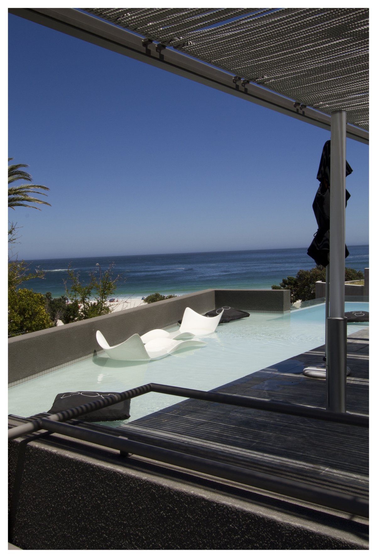 Elegant POD Hotel by Greg Wright Architects elegant pod hotel by greg wright architects 790a9a7