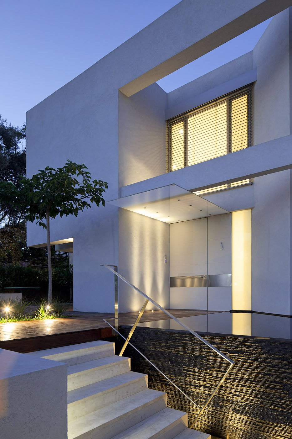 Modern CH House in Tel Aviv by Domb Architects modern ch house in tel aviv by domb architects 7d8071d