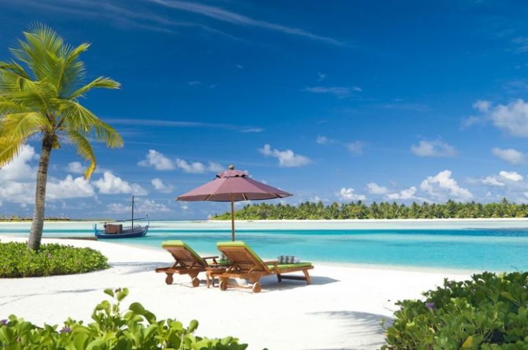 secluded naladhu island in maldives de8202e