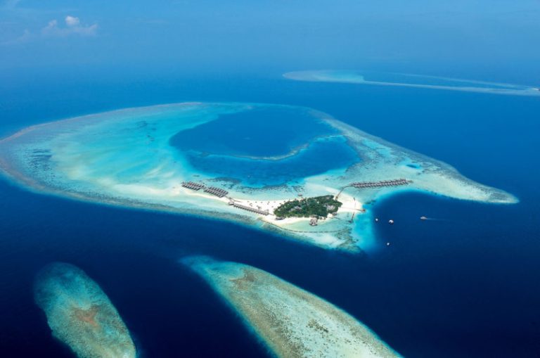 the constance moofushi maldives a paradisiacal place in the maldives 2a24e25