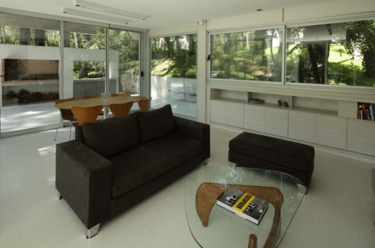 glasslike fresno house by felix raspall and federico papandrea a638718