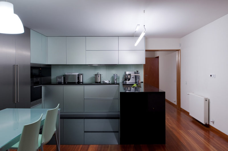 House In A Wall In Porto, Portugal house in a wall in porto portugal 2ec2b90