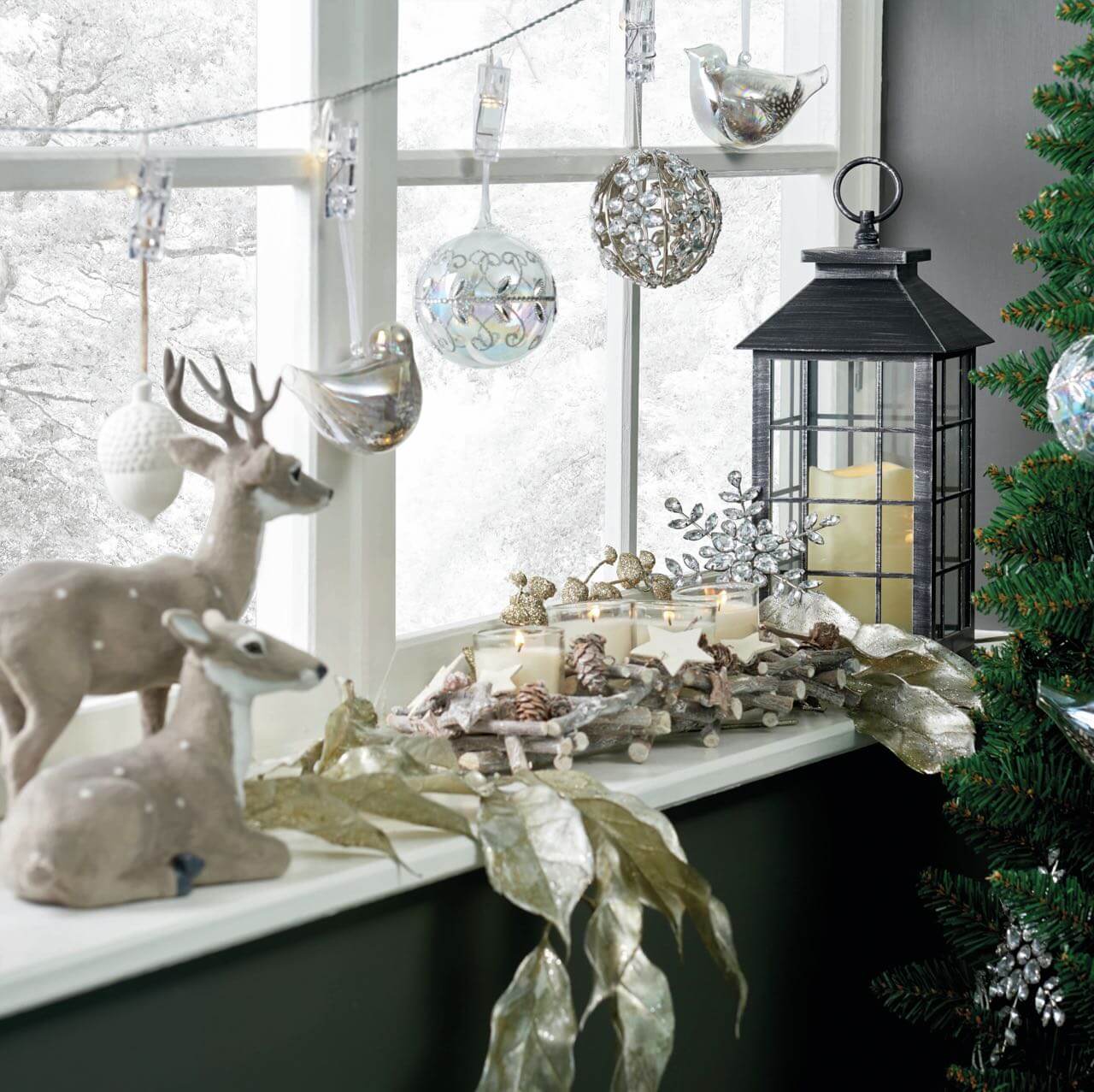 Waiting for Santa: Decorate Your Windows for Christmas waiting for santa decorate your windows for christmas 5f9847e