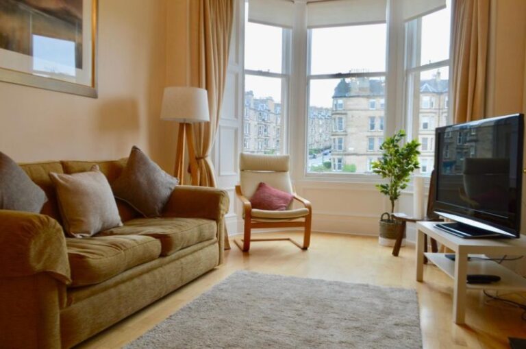4 tips on choosing furniture for your first flat 2ad806c