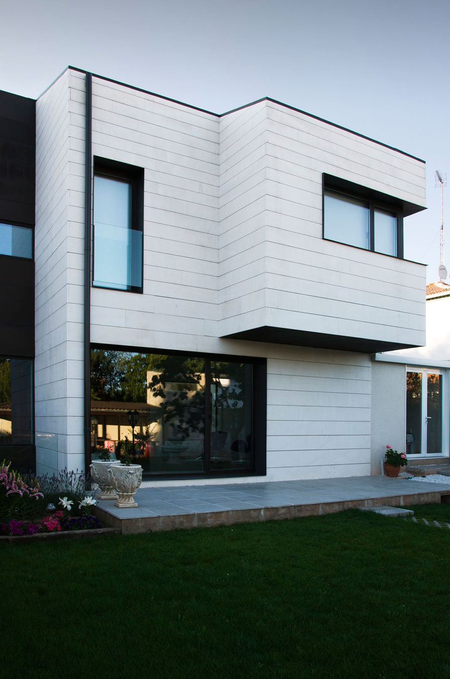 Classy Casa CM28 in Burgos, Spain by Gaztelu Jerez Arquitectos classy casa cm28 in burgos spain by gaztelu jerez arquitectos 327fe9f