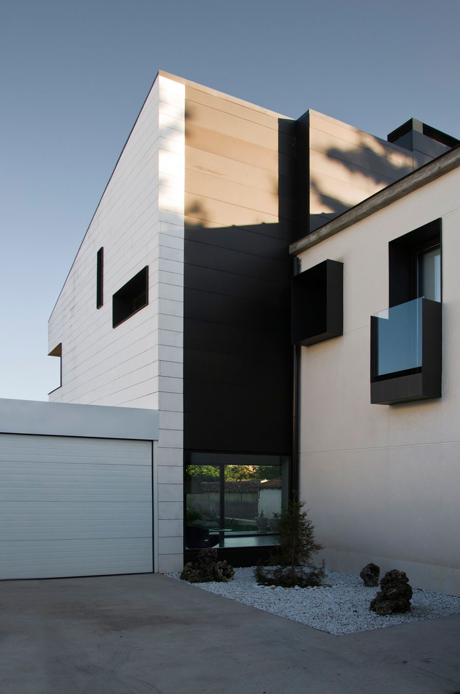 Classy Casa CM28 in Burgos, Spain by Gaztelu Jerez Arquitectos classy casa cm28 in burgos spain by gaztelu jerez arquitectos 52d4f6d