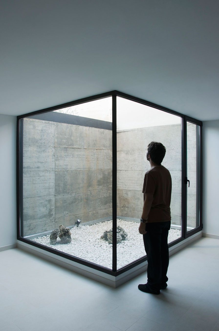 Classy Casa CM28 in Burgos, Spain by Gaztelu Jerez Arquitectos classy casa cm28 in burgos spain by gaztelu jerez arquitectos 9a8f670