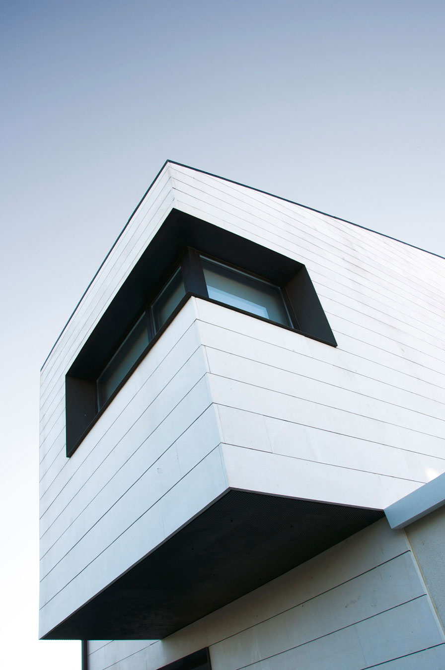 Classy Casa CM28 in Burgos, Spain by Gaztelu Jerez Arquitectos classy casa cm28 in burgos spain by gaztelu jerez arquitectos de6b016