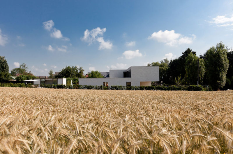 Contemporary Courtyard House by VW Areal Architecten contemporary courtyard house by vw areal architecten 1f9542a