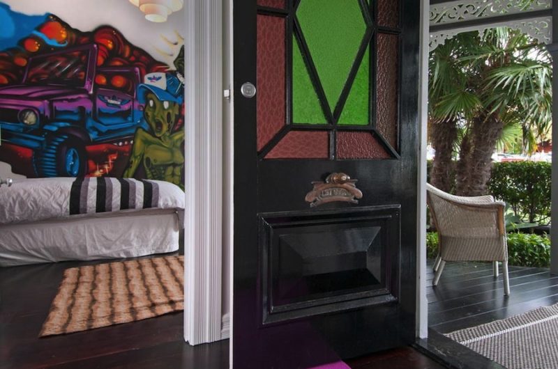 Contemporary Hollywood Glamour in New Zealand Auction contemporary hollywood glamour in new zealand auction 30ab6f4