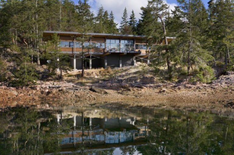 cortes island home in british columbia canada 980bce6