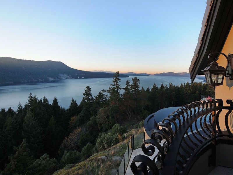 Elegant Estate In Victoria, British Columbia, Canada elegant estate in victoria british columbia canada 10bd269