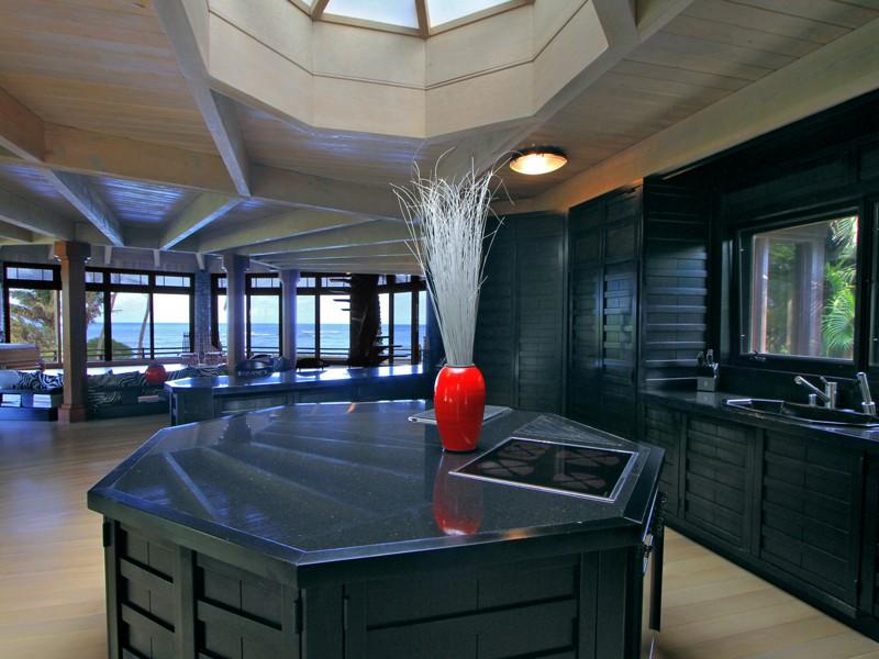 Hawaiian Residence Featuring 3.5 Acres of Paradise hawaiian residence featuring 35 acres of paradise c604208