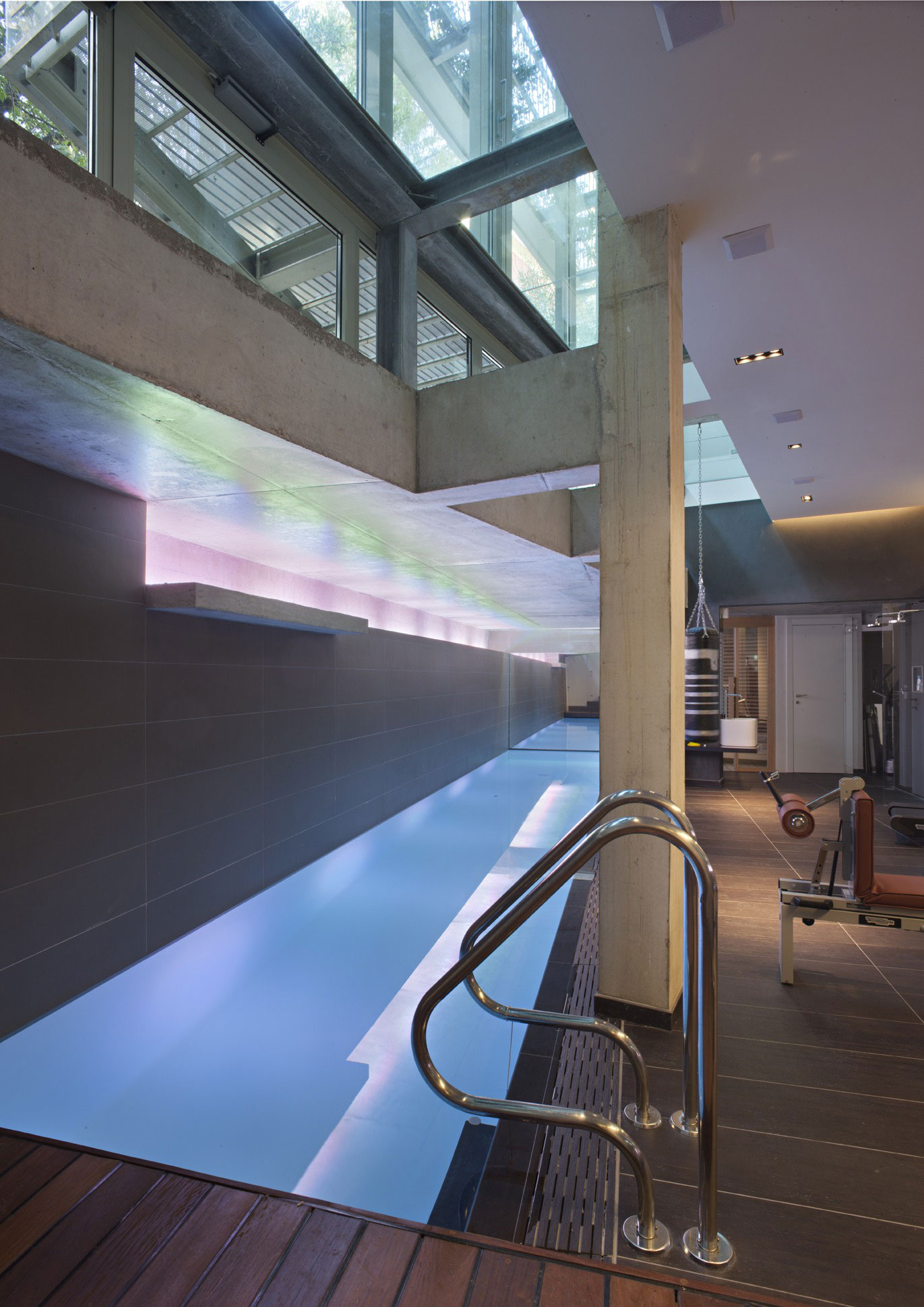 Italian Style Home and Showroom by Iosa Ghini Associati italian style home and showroom by iosa ghini associati f006cd2