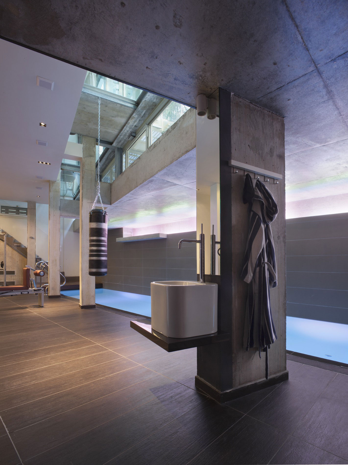 Italian Style Home and Showroom by Iosa Ghini Associati italian style home and showroom by iosa ghini associati f6c99de