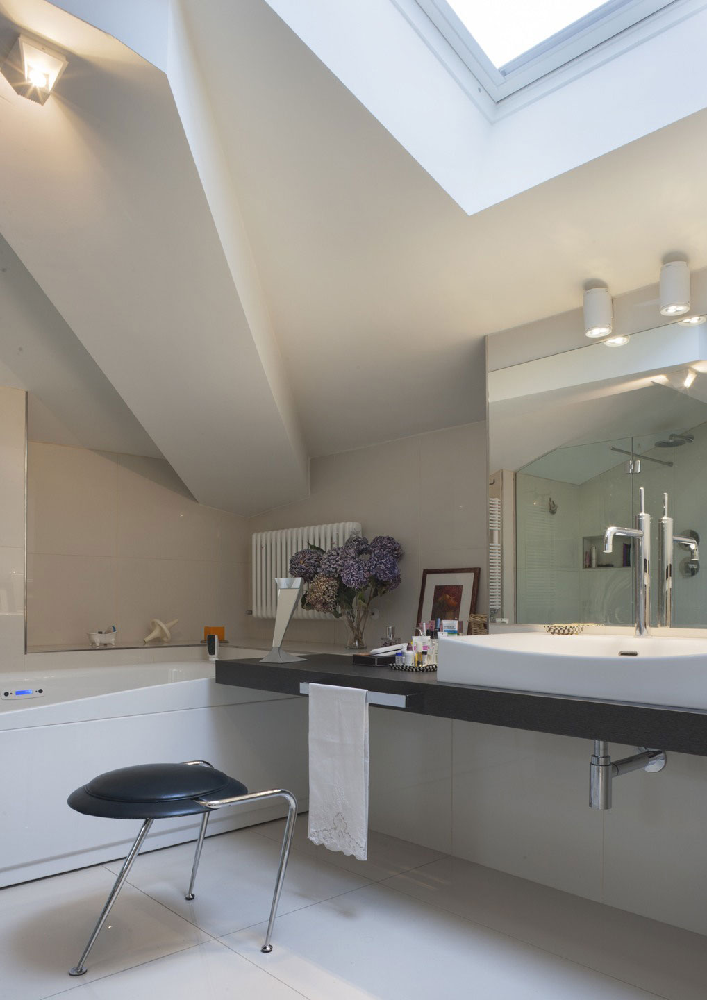 Italian Style Home and Showroom by Iosa Ghini Associati italian style home and showroom by iosa ghini associati fa5f662