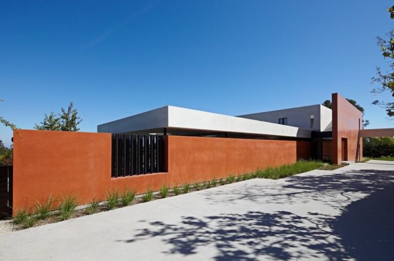 majestic three wall house in la california b3b2969