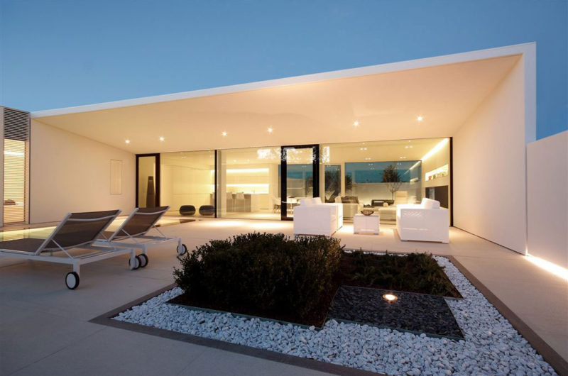 Modern Jesolo Lido Pool Villa Designed by JM Architecture modern jesolo lido pool villa designed by jm architecture 5748d1c