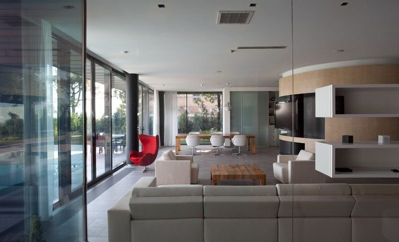 Perfect Water Patio House by Drozdov & Partners perfect water patio house by drozdov partners 59fffb5