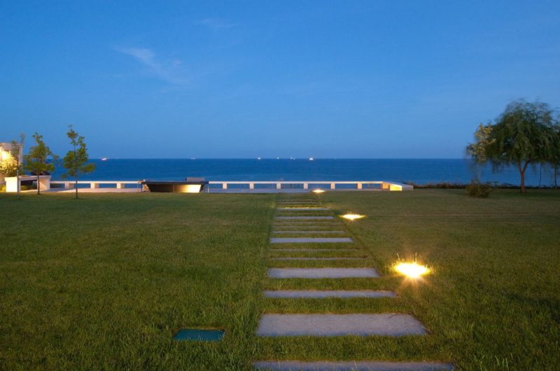 Perfect Water Patio House by Drozdov & Partners perfect water patio house by drozdov partners e7e8f72