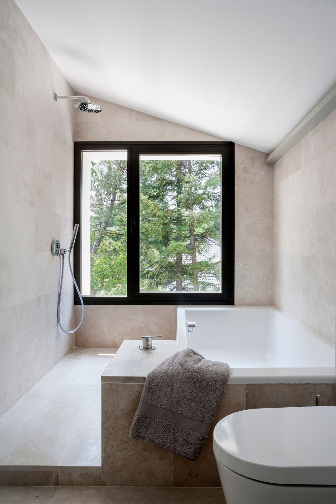 Spacious And Modern La Moraleja House In Madrid, Spain spacious and modern la moraleja house in madrid spain 6f840a7