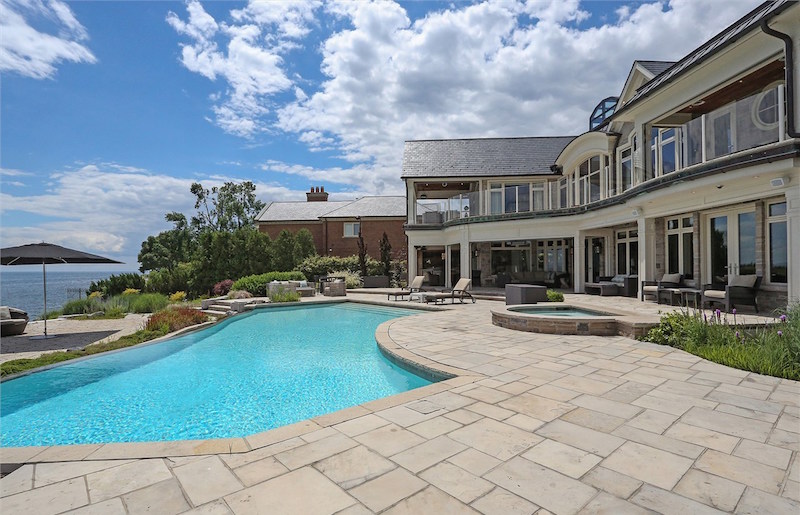 Stunning Lakefront Home In Mississauga, Ontario, Canada stunning lakefront home in mississauga ontario canada cc2aa90