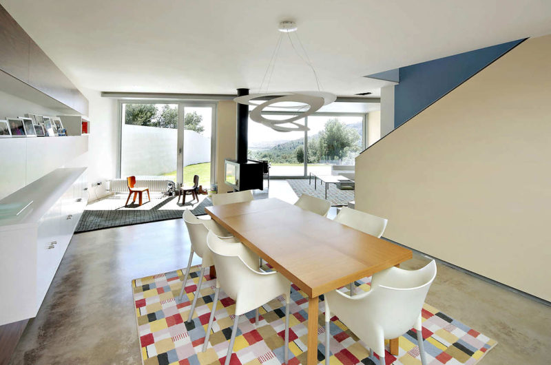 The Contemporary Ripolles-Manrique House in Spain the contemporary ripolles manrique house in spain 9696e7d