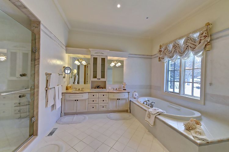 Baronial Estate In Ontario, Canada baronial estate in ontario canada 9c05923