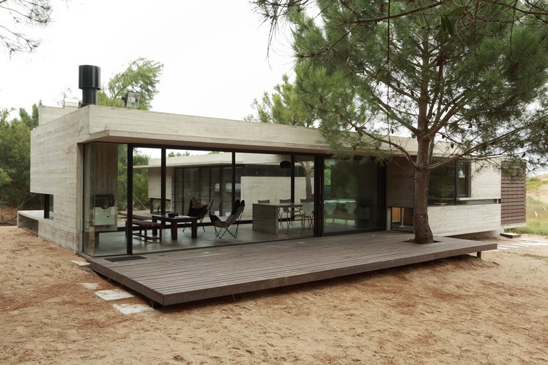 Beautiful and Inviting Carassale House by BAK Arquitects beautiful and inviting carassale house by bak arquitects 04de6fe