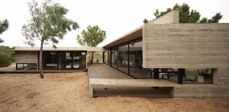 Beautiful and Inviting Carassale House by BAK Arquitects beautiful and inviting carassale house by bak arquitects 53b5081