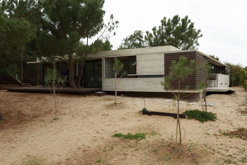 Beautiful and Inviting Carassale House by BAK Arquitects beautiful and inviting carassale house by bak arquitects a8c0338