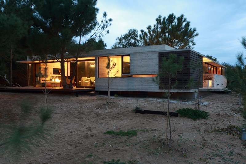 Beautiful and Inviting Carassale House by BAK Arquitects beautiful and inviting carassale house by bak arquitects afeb5f6