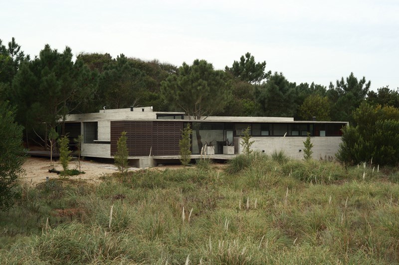 Beautiful and Inviting Carassale House by BAK Arquitects beautiful and inviting carassale house by bak arquitects b9835c0