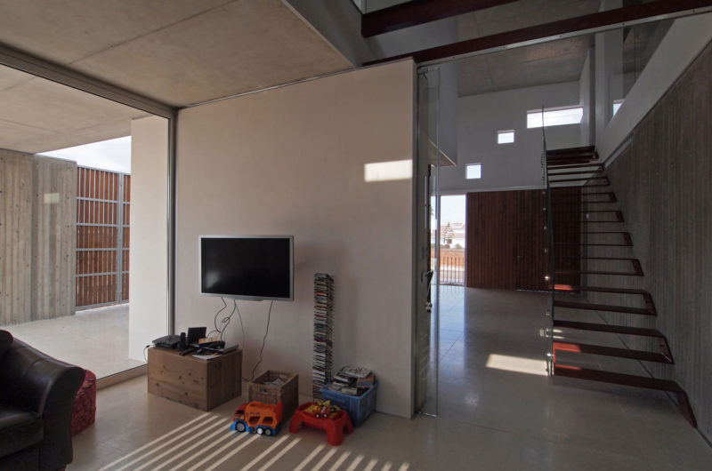 Beautiful and Sustainable House 0614 by Simpraxis Architects beautiful and sustainable house 0614 by simpraxis architects d6f2390