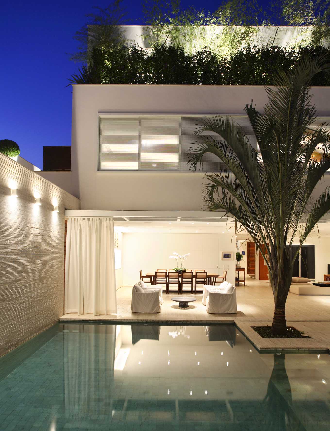 Beautiful Leblon House by Progetto Architetura & Interiores beautiful leblon house by progetto architetura interiores 6557be9