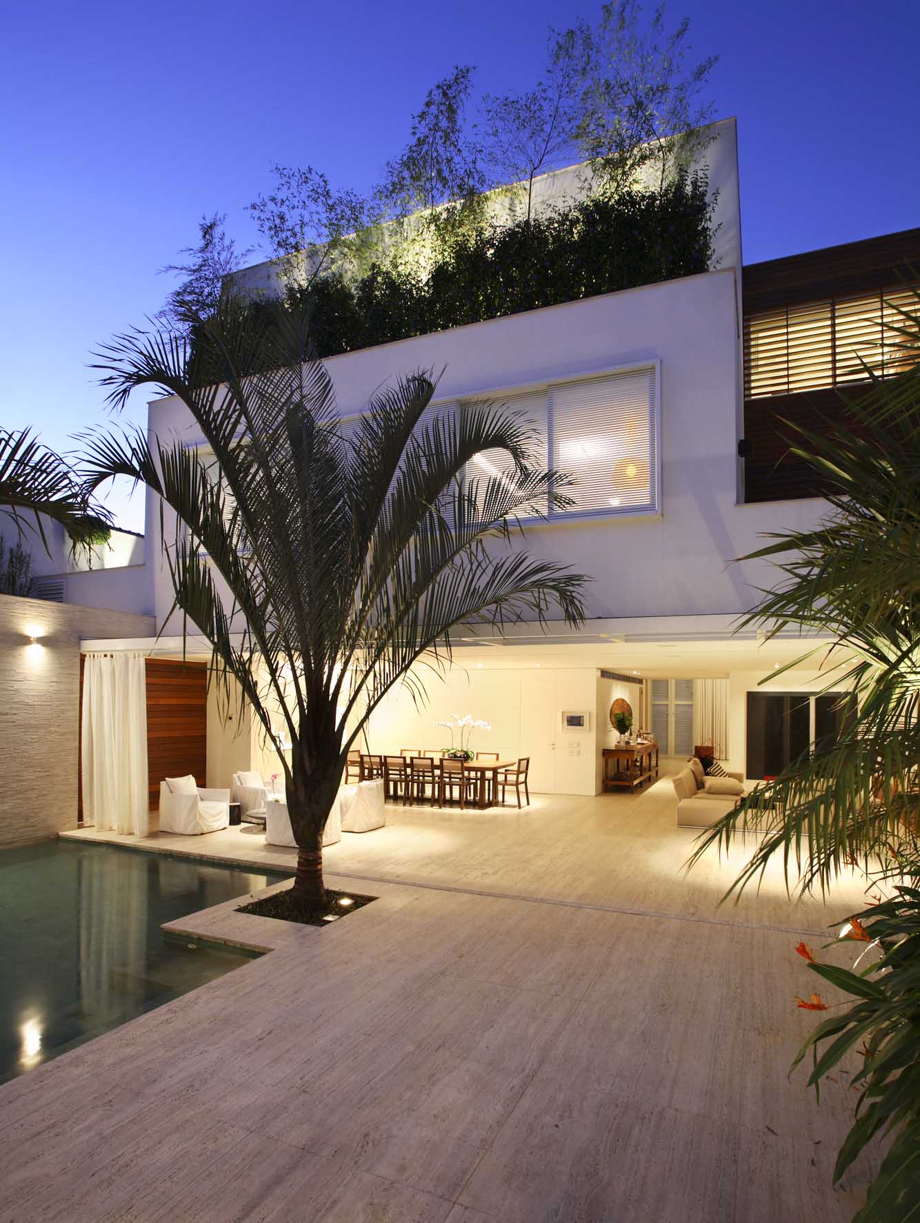 Beautiful Leblon House by Progetto Architetura & Interiores beautiful leblon house by progetto architetura interiores e4589bb