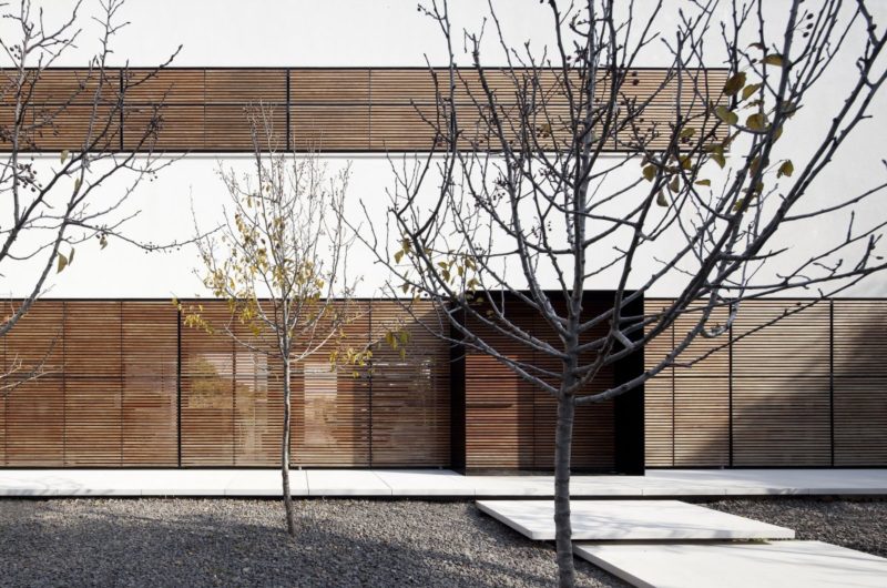 Chameleonic Kfar Shmaryahu House by Pitsou Kedem Architects chameleonic kfar shmaryahu house by pitsou kedem architects 1223fcf