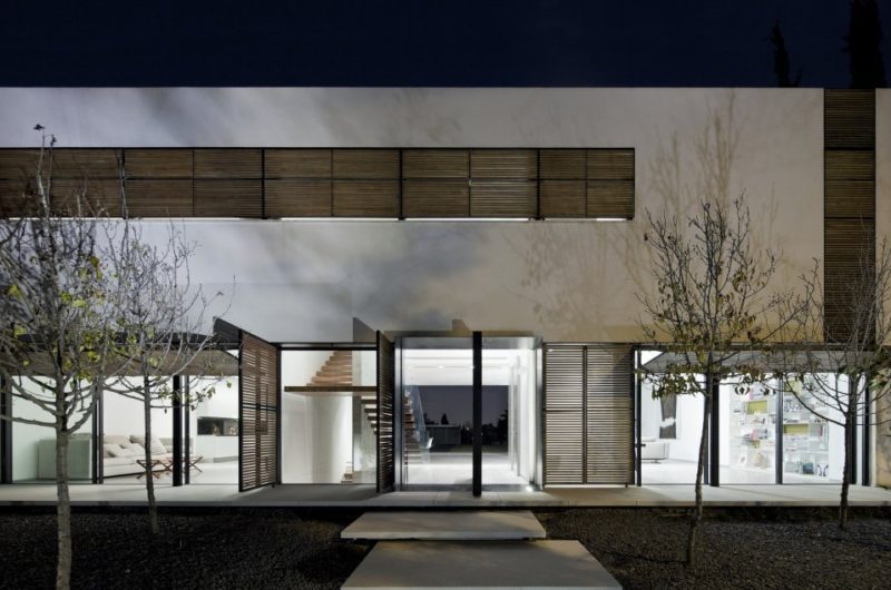 Chameleonic Kfar Shmaryahu House by Pitsou Kedem Architects chameleonic kfar shmaryahu house by pitsou kedem architects e366757