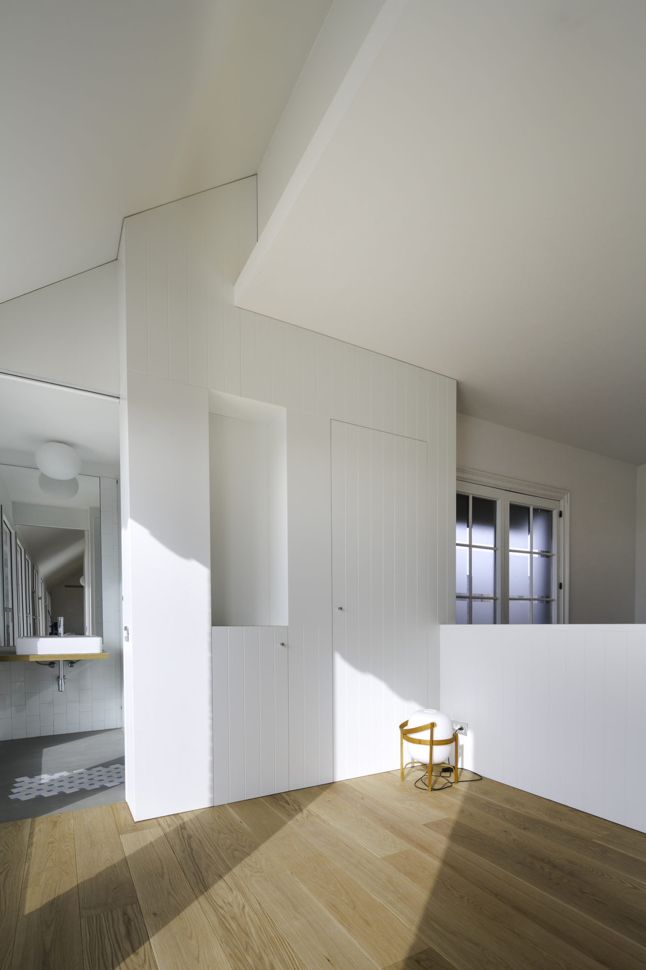 Complex Interior Restoration of an Attic Duplex by Cavaa Arquitectes complex interior restoration of an attic duplex by cavaa arquitectes 7b1b971