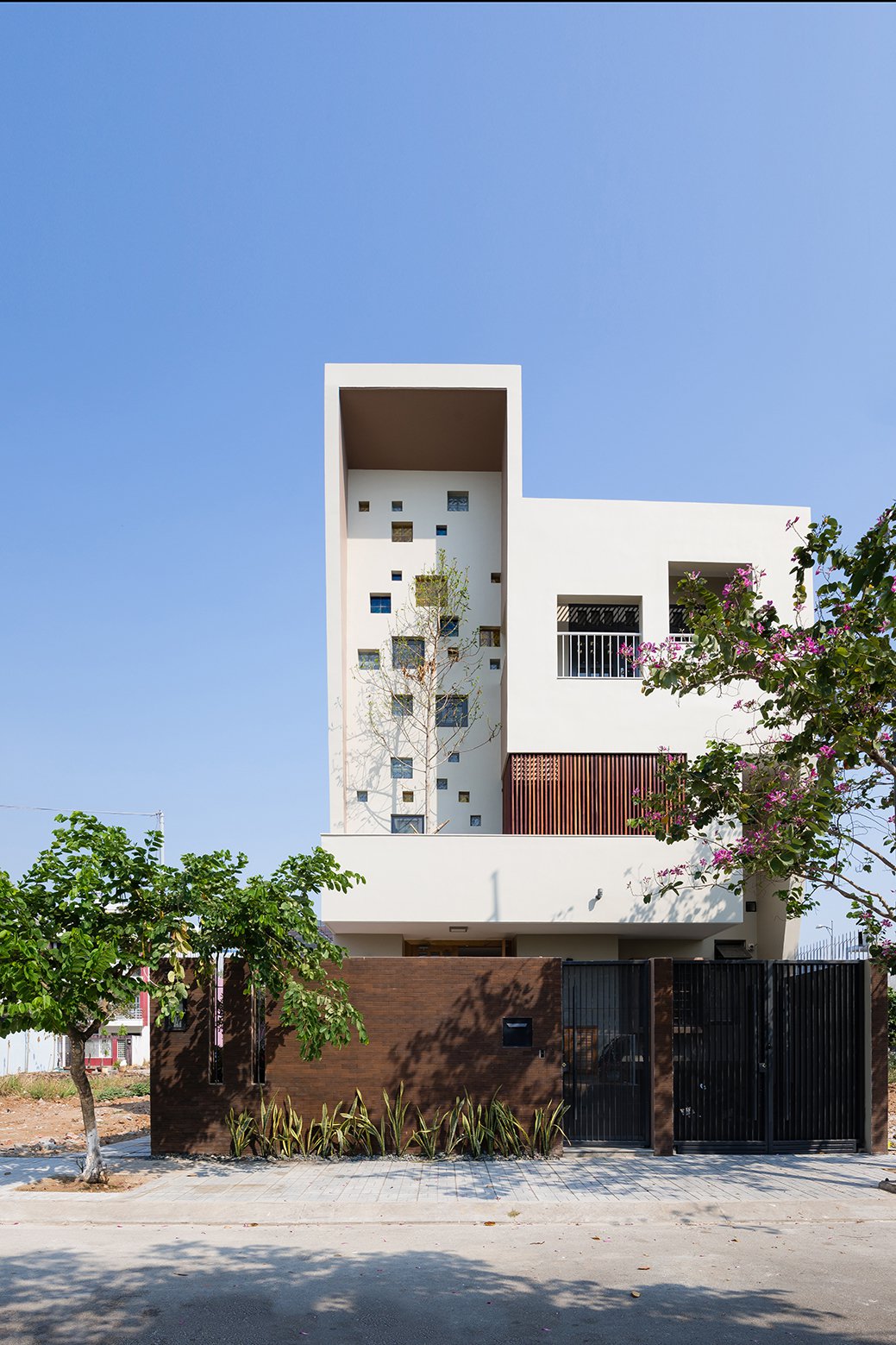 Contemporary 2H House In Ho Chi Minh, Vietnam contemporary 2h house in ho chi minh vietnam d79923d