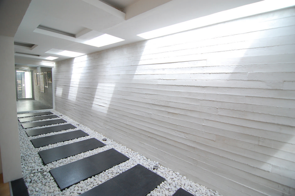 Contemporary Courtyard House by Buensalido Architects contemporary courtyard house by buensalido architects c2f6dc7