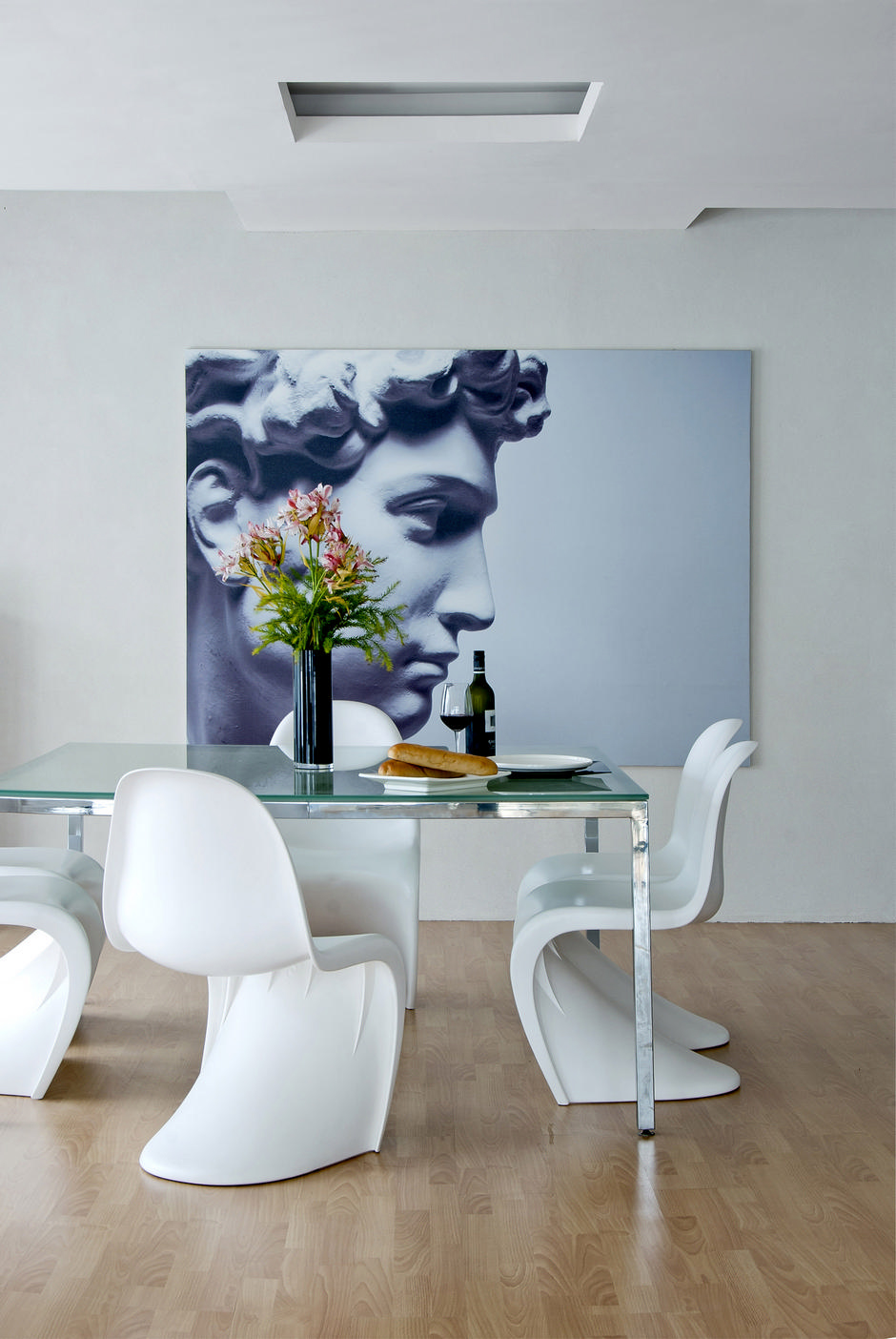 Contemporary Courtyard House by Buensalido Architects contemporary courtyard house by buensalido architects f2df10e