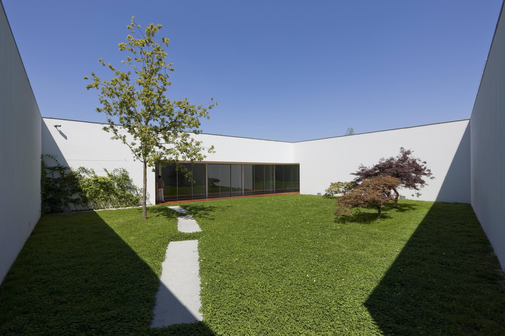 Contemporary Home In Maia, Portugal contemporary home in maia portugal 27480dd