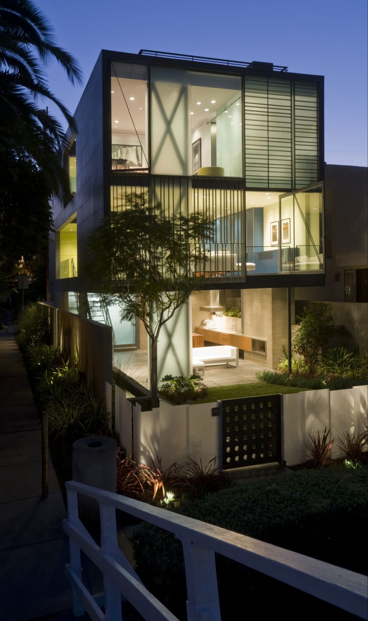 Contemporary Hover House In Los Angeles, California contemporary hover house in los angeles california e310e3d