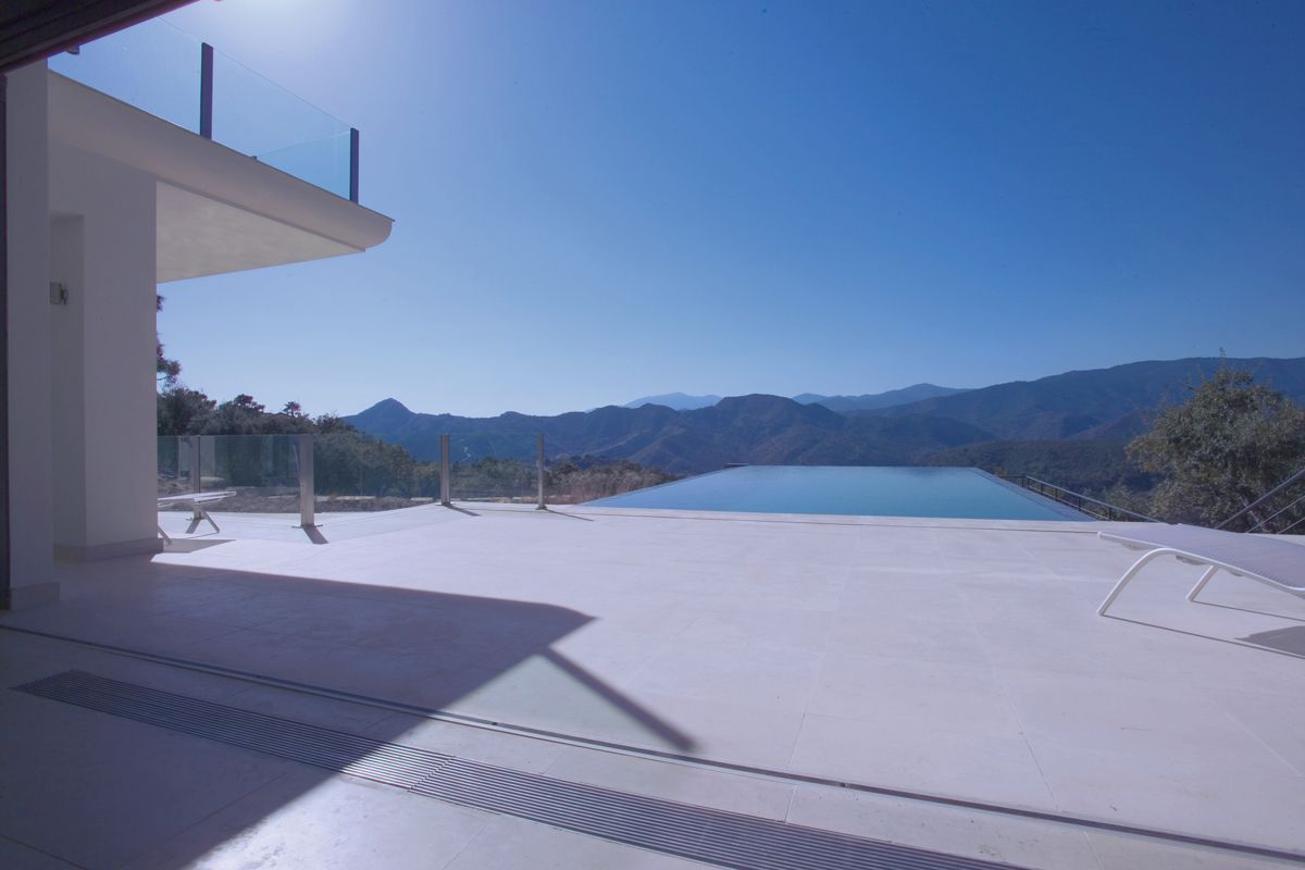 Contemporary La Zagaleta House by Peter Thomas de Cruz contemporary la zagaleta house by peter thomas de cruz c286636