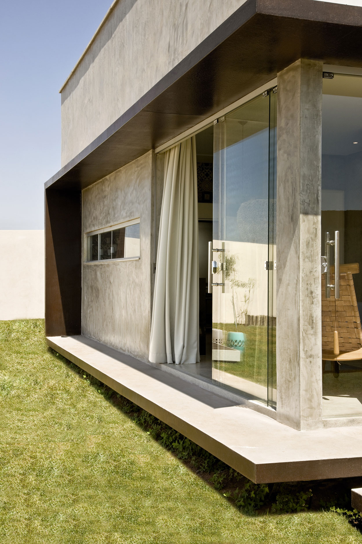 Cozy Box House in Brasilia, Brazil cozy box house in brasilia brazil 4dda14d
