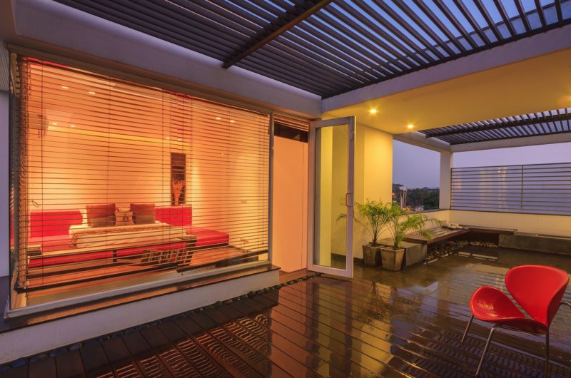 Cozy Overhang House designed by DADA & partners cozy overhang house designed by dada partners 92c2e7b