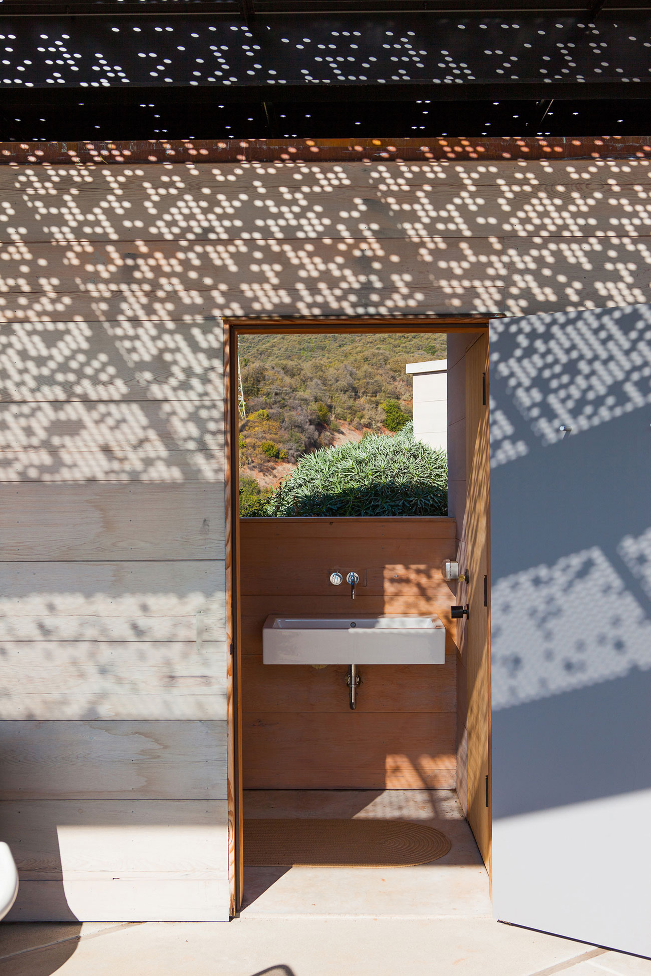 Elegant Toro Canyon House In California, USA elegant toro canyon house in california usa 3f78738